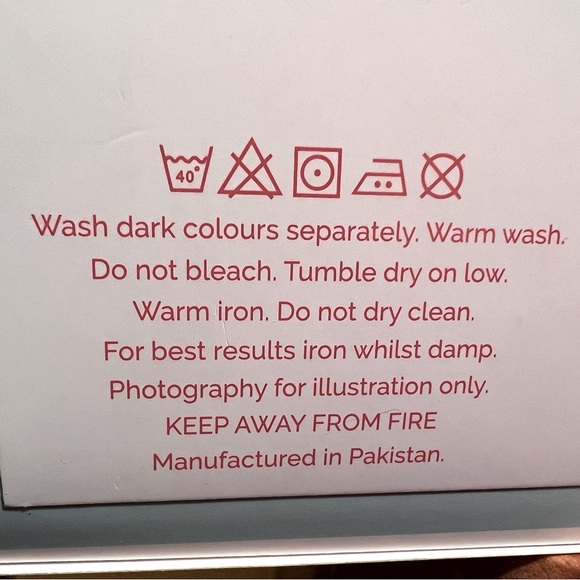 Cath Kidston London NWT Winter Heart Theme Shine Bright Standard Pillowcase Pair - Picture 6 of 7